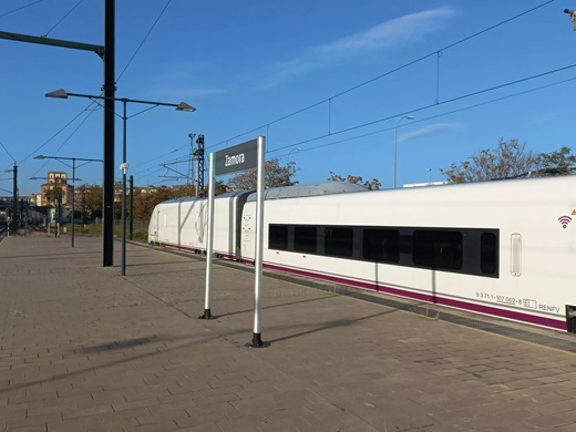 Tren de la serie 107 de Renfe. | Cedida / Asociación Ferroviaria Zamorana